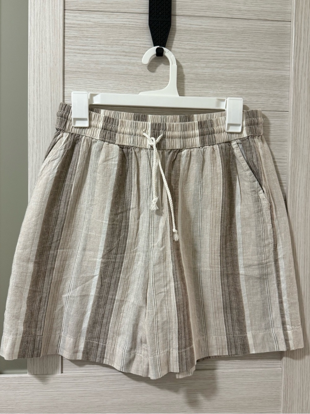 beachlunchlounge Striped High-Waist Linen-Blend Shorts in Beige and Taupe